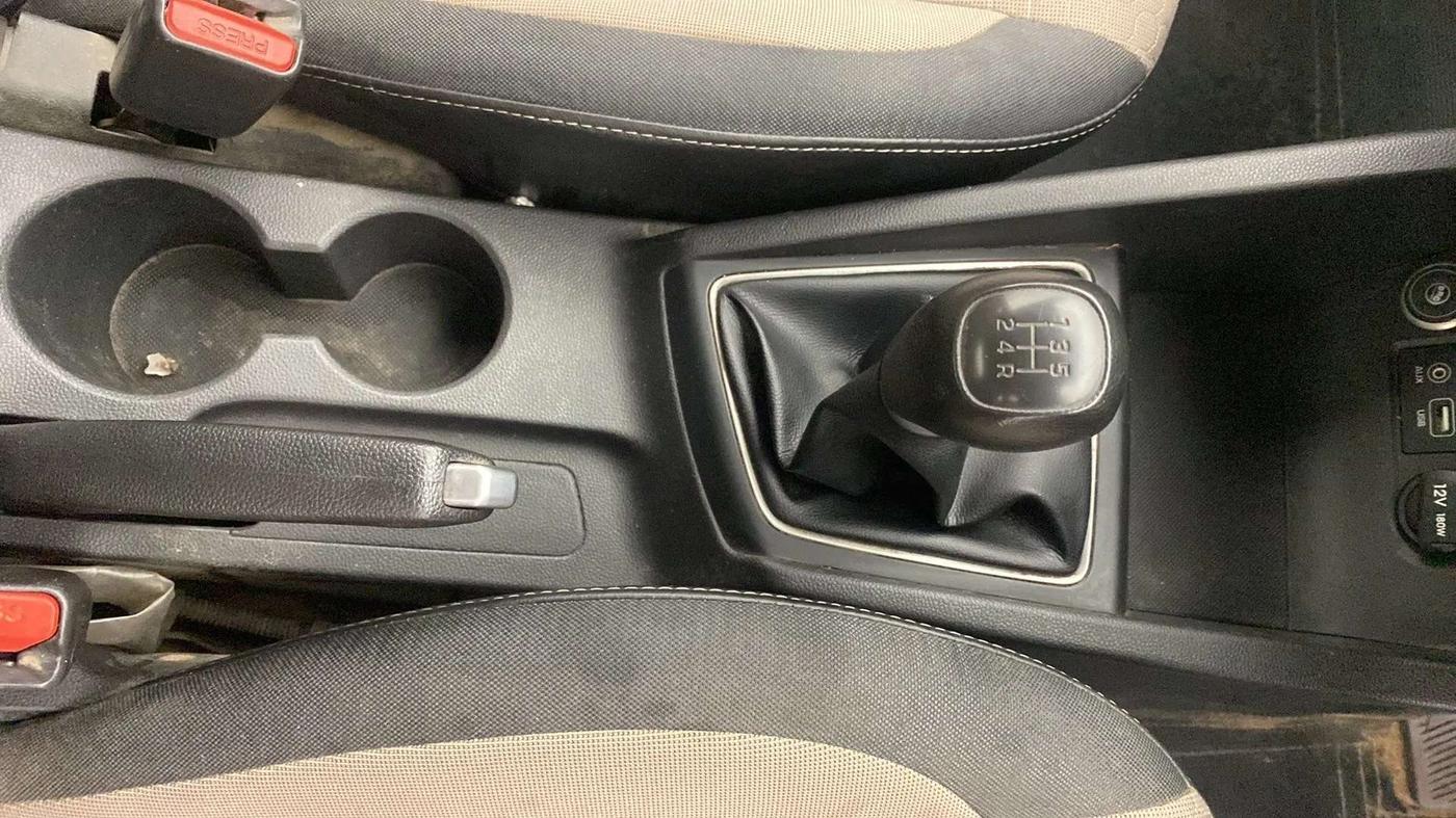 2017 Hyundai Elite i20 SPORTZ 1.2, CNG, Manual, 1,13,359 km, Gear Lever