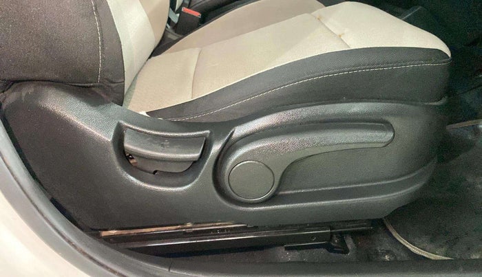 2014 Hyundai Elite i20 ASTA 1.2, Petrol, Manual, 82,613 km, Driver Side Adjustment Panel