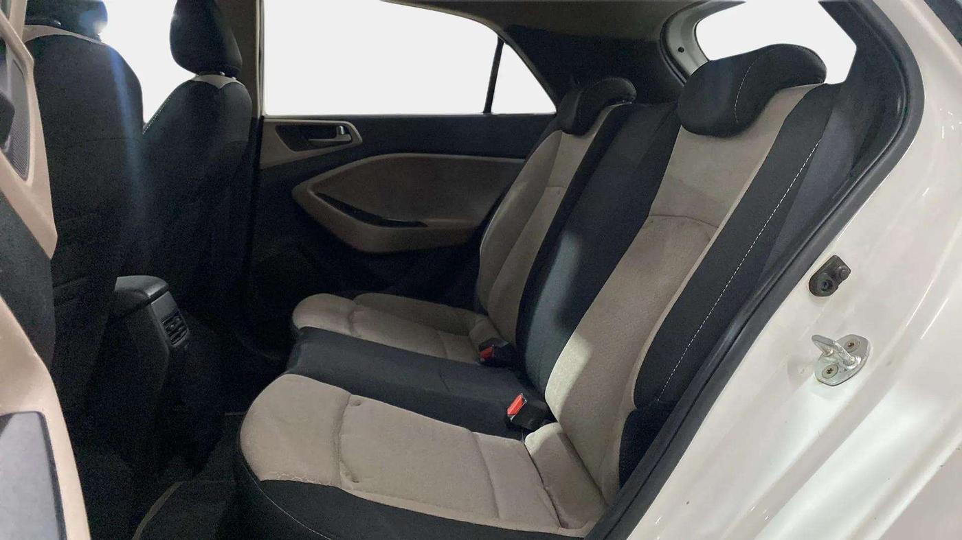 2014 Hyundai Elite i20 ASTA 1.2, Petrol, Manual, 82,613 km, Right Side Rear Door Cabin