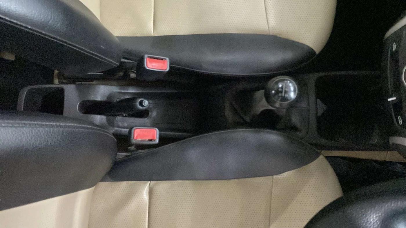 2016 Hyundai Eon ERA +, Petrol, Manual, 24,394 km, Gear Lever