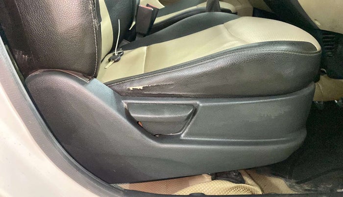 2016 Hyundai Eon ERA +, Petrol, Manual, 24,394 km, Driver Side Adjustment Panel