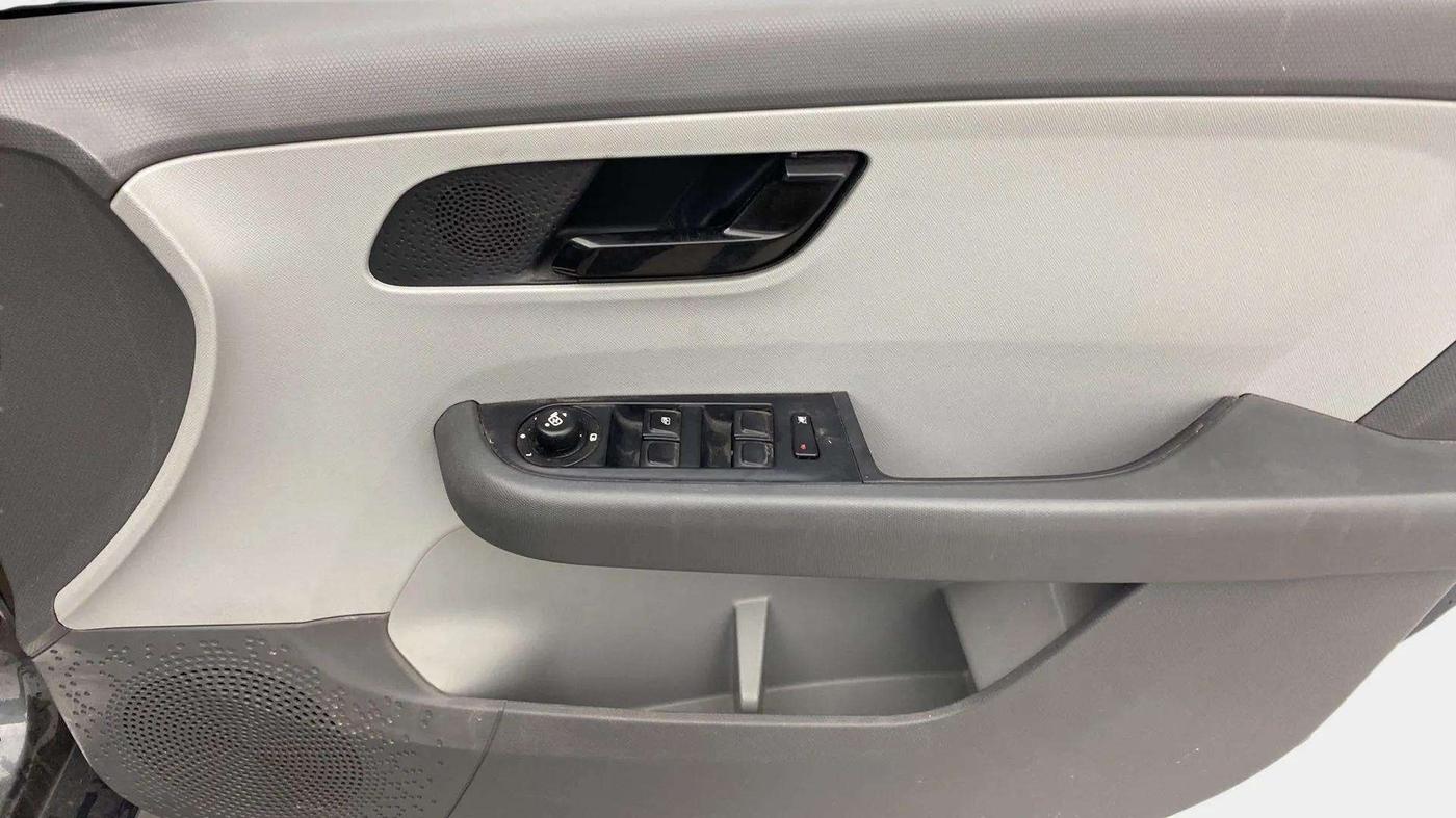 2020 Tata ALTROZ XT PETROL, Petrol, Manual, 52,908 km, Driver Side Door Panels Control
