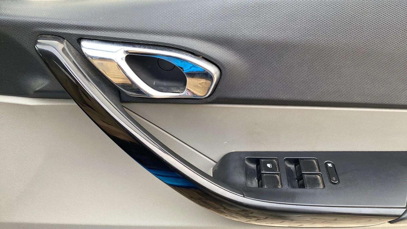 2018 Tata Tiago XZ PLUS PETROL, Petrol, Manual, 3,143 km, Driver Side Door Panels Control