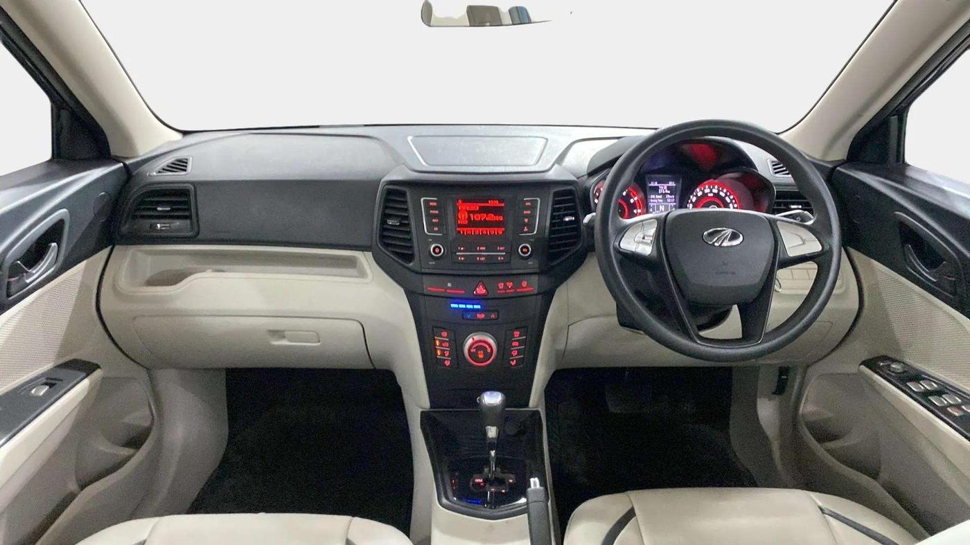 2022 Mahindra XUV300 W6 1.2 PETROL AMT, Petrol, Automatic, 13,372 km, Dashboard