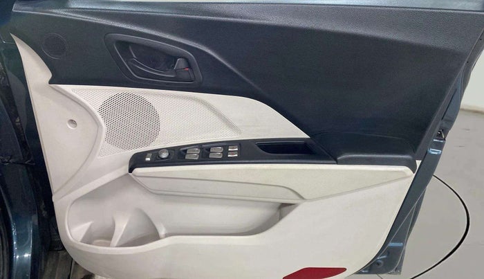 2022 Mahindra XUV300 W6 1.2 PETROL AMT, Petrol, Automatic, 13,372 km, Driver Side Door Panels Control