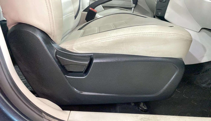 2022 Mahindra XUV300 W6 1.2 PETROL AMT, Petrol, Automatic, 13,372 km, Driver Side Adjustment Panel