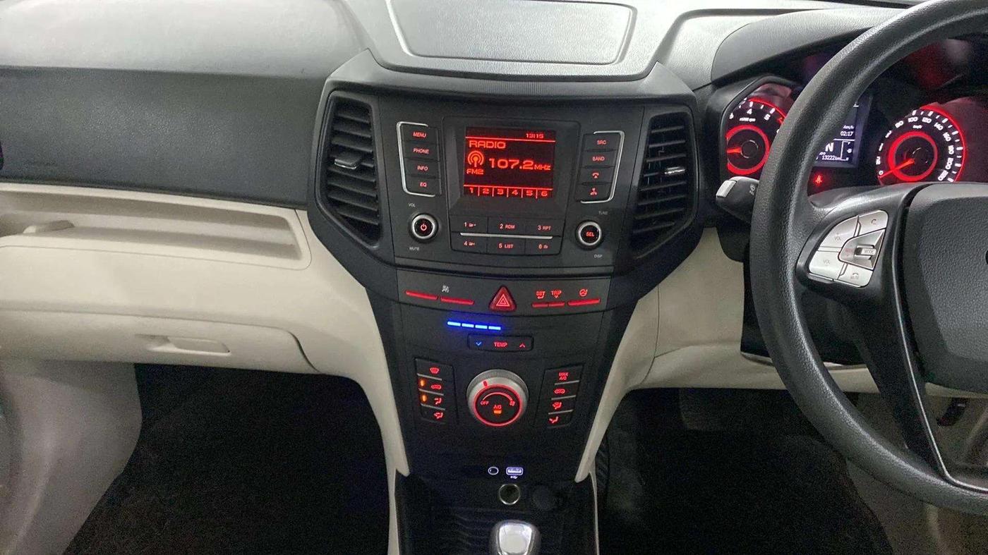 2022 Mahindra XUV300 W6 1.2 PETROL AMT, Petrol, Automatic, 13,372 km, Air Conditioner