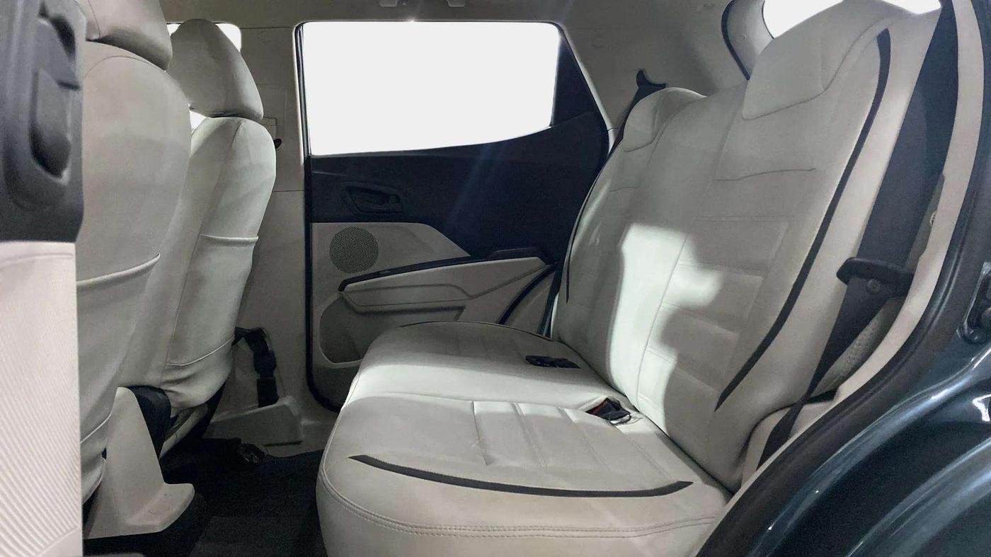 2022 Mahindra XUV300 W6 1.2 PETROL AMT, Petrol, Automatic, 13,372 km, Right Side Rear Door Cabin
