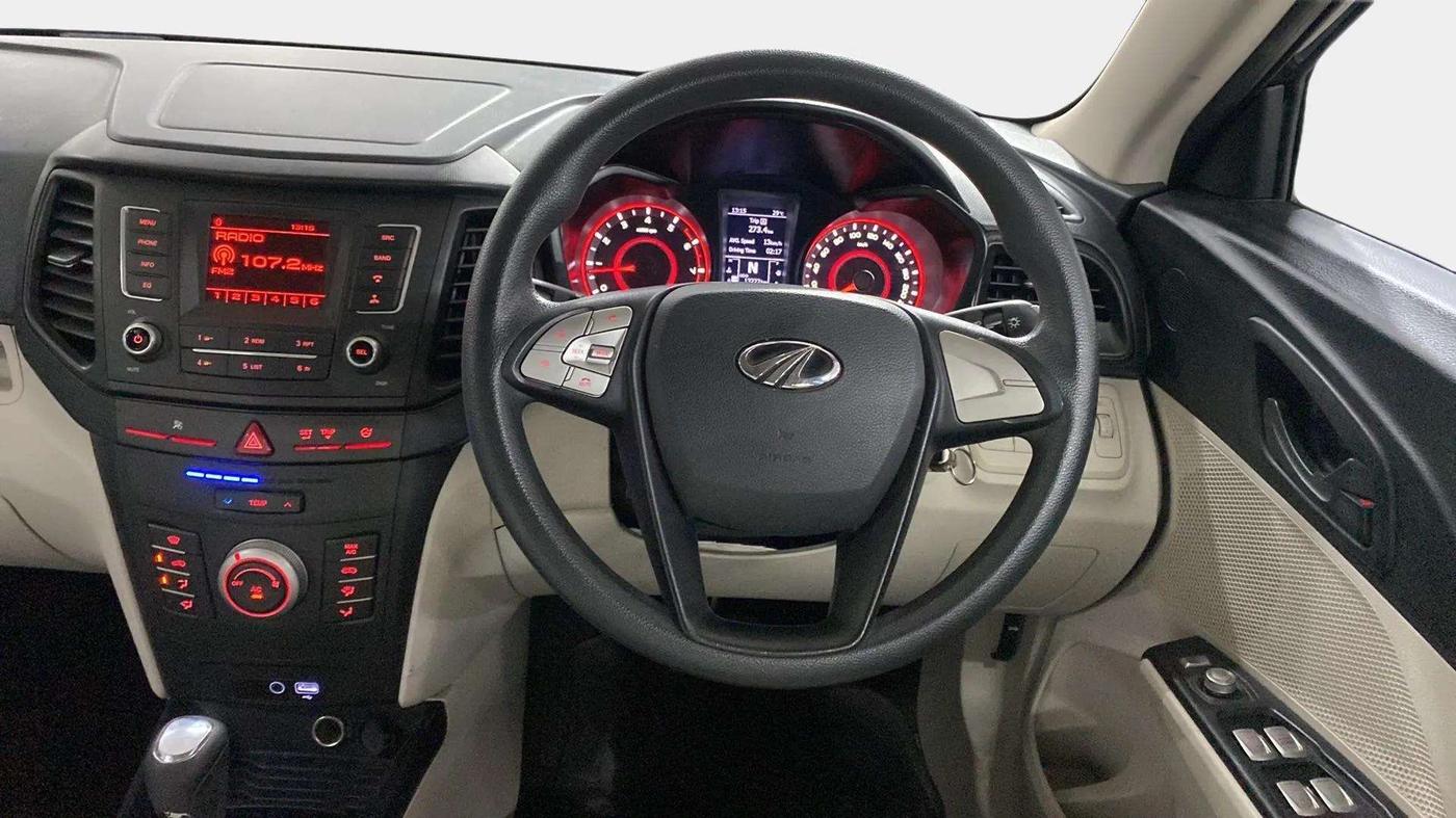 2022 Mahindra XUV300 W6 1.2 PETROL AMT, Petrol, Automatic, 13,372 km, Steering Wheel Close Up