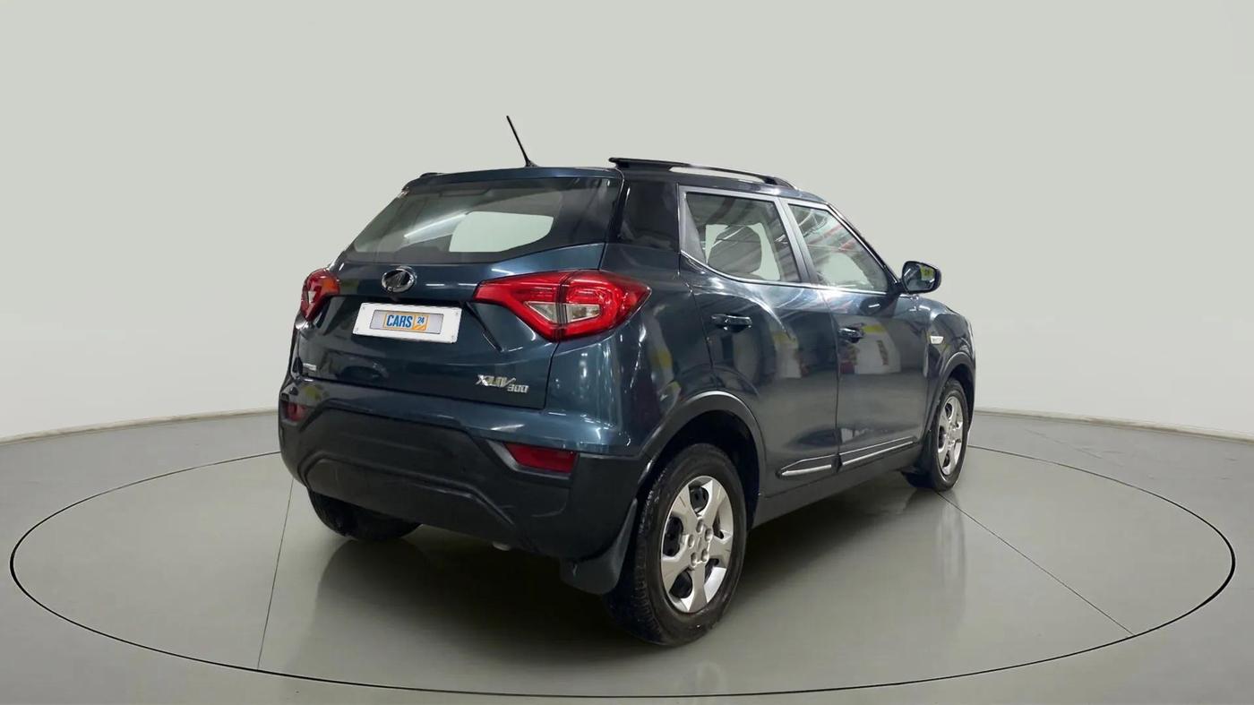2022 Mahindra XUV300 W6 1.2 PETROL AMT, Petrol, Automatic, 13,372 km, Right Back Diagonal