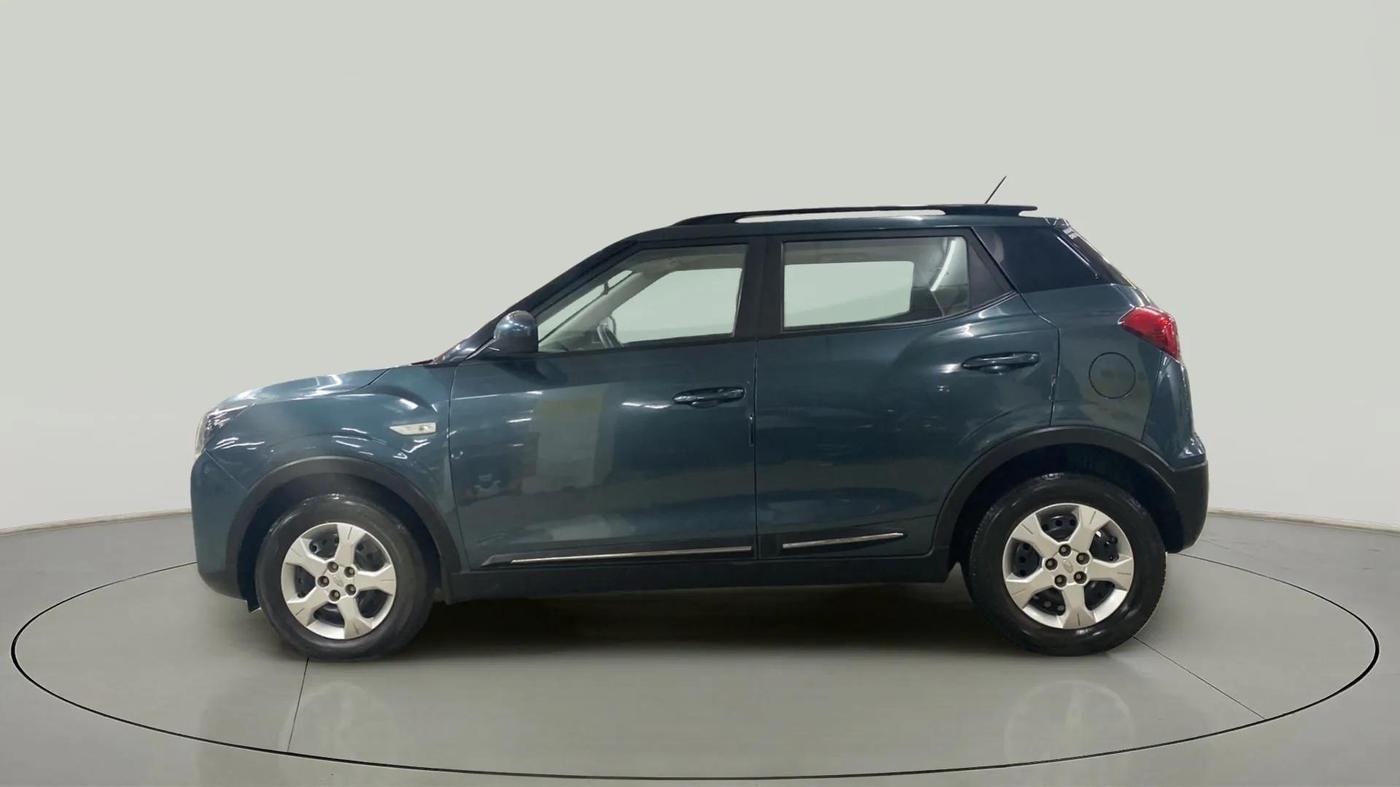 2022 Mahindra XUV300 W6 1.2 PETROL AMT, Petrol, Automatic, 13,372 km, Left Side