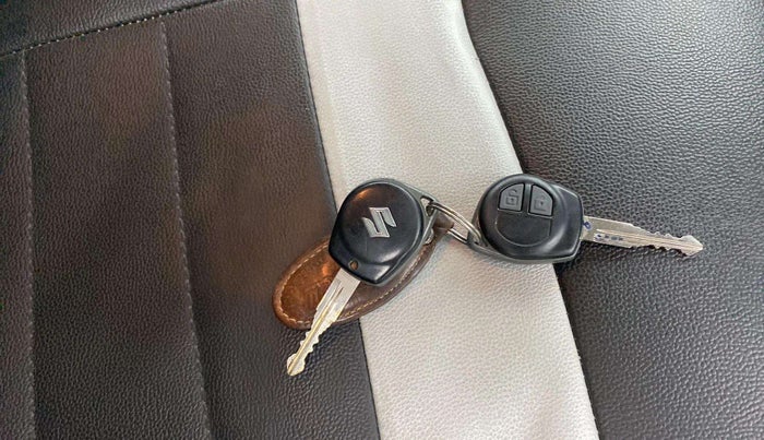 2014 Maruti Swift VXI, Petrol, Manual, 41,477 km, Key Close Up