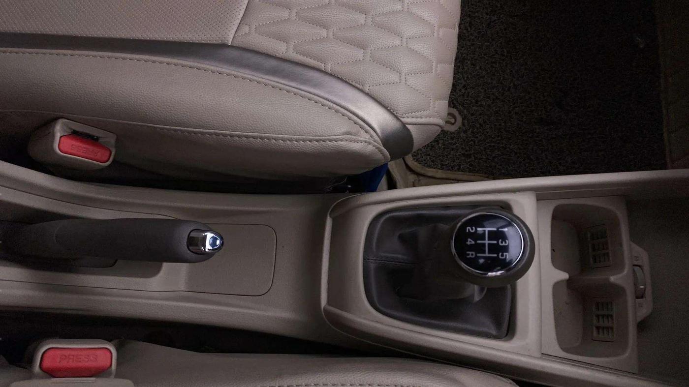 2019 Maruti Ertiga ZXI+ SHVS, Petrol, Manual, 45,033 km, Gear Lever