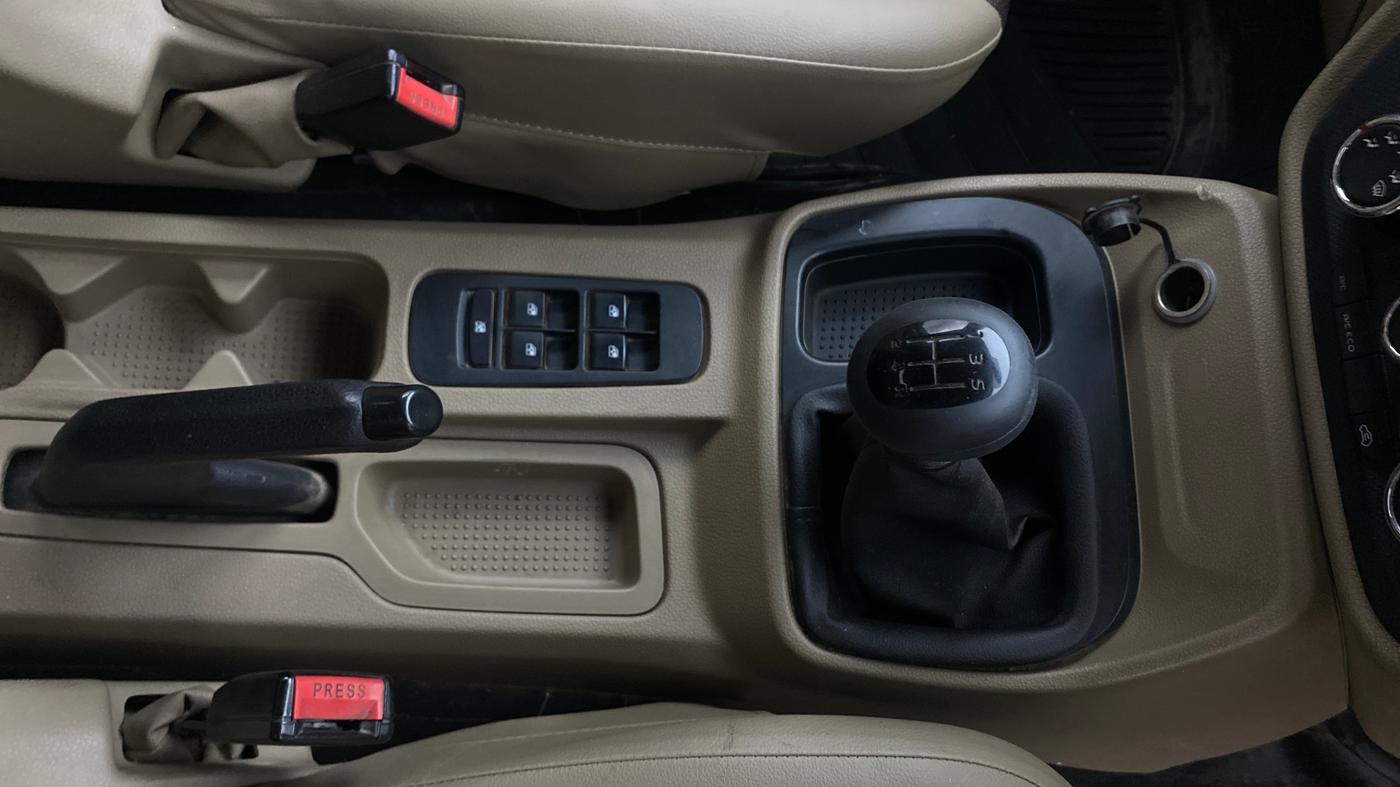 2023 Mahindra BOLERO NEO N 4, Diesel, Manual, 1,08,158 km, Gear Lever