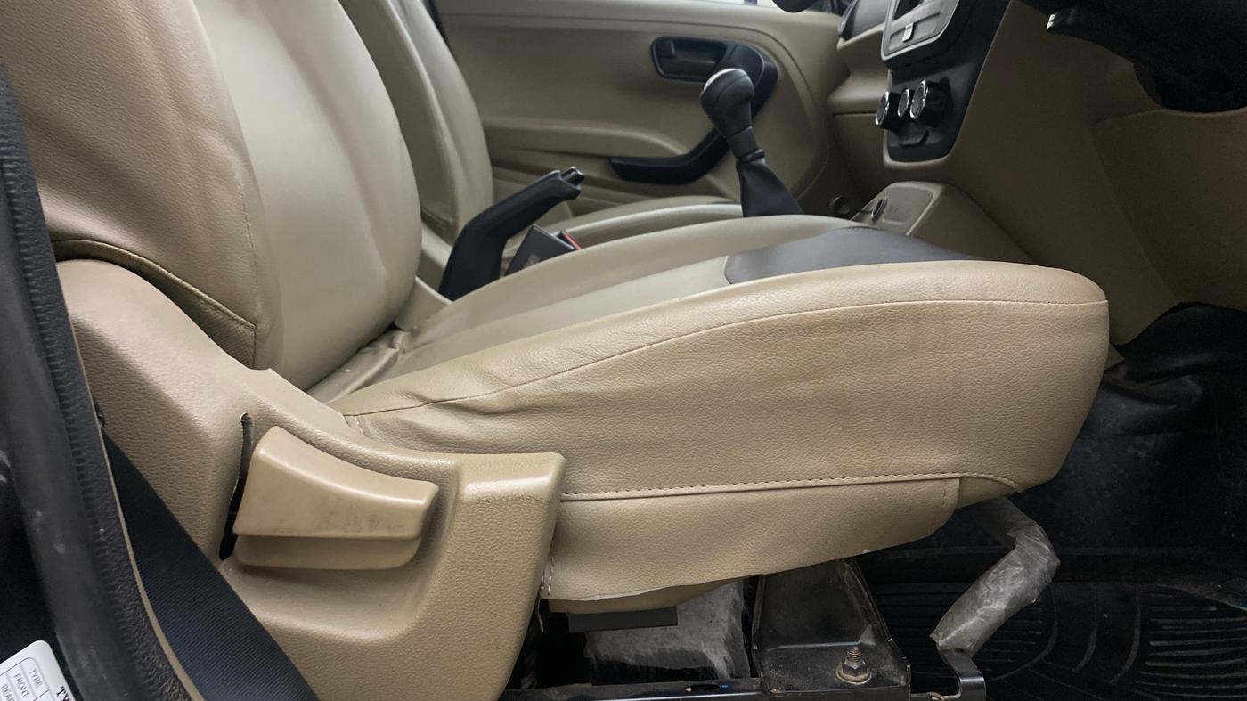 2023 Mahindra BOLERO NEO N 4, Diesel, Manual, 1,08,158 km, Driver Side Adjustment Panel