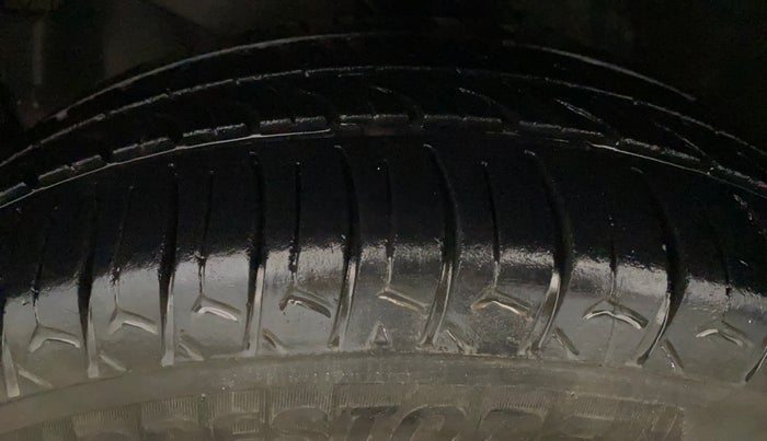 2015 Honda Amaze 1.2L I-VTEC S, Petrol, Manual, 68,944 km, Left Front Tyre Tread