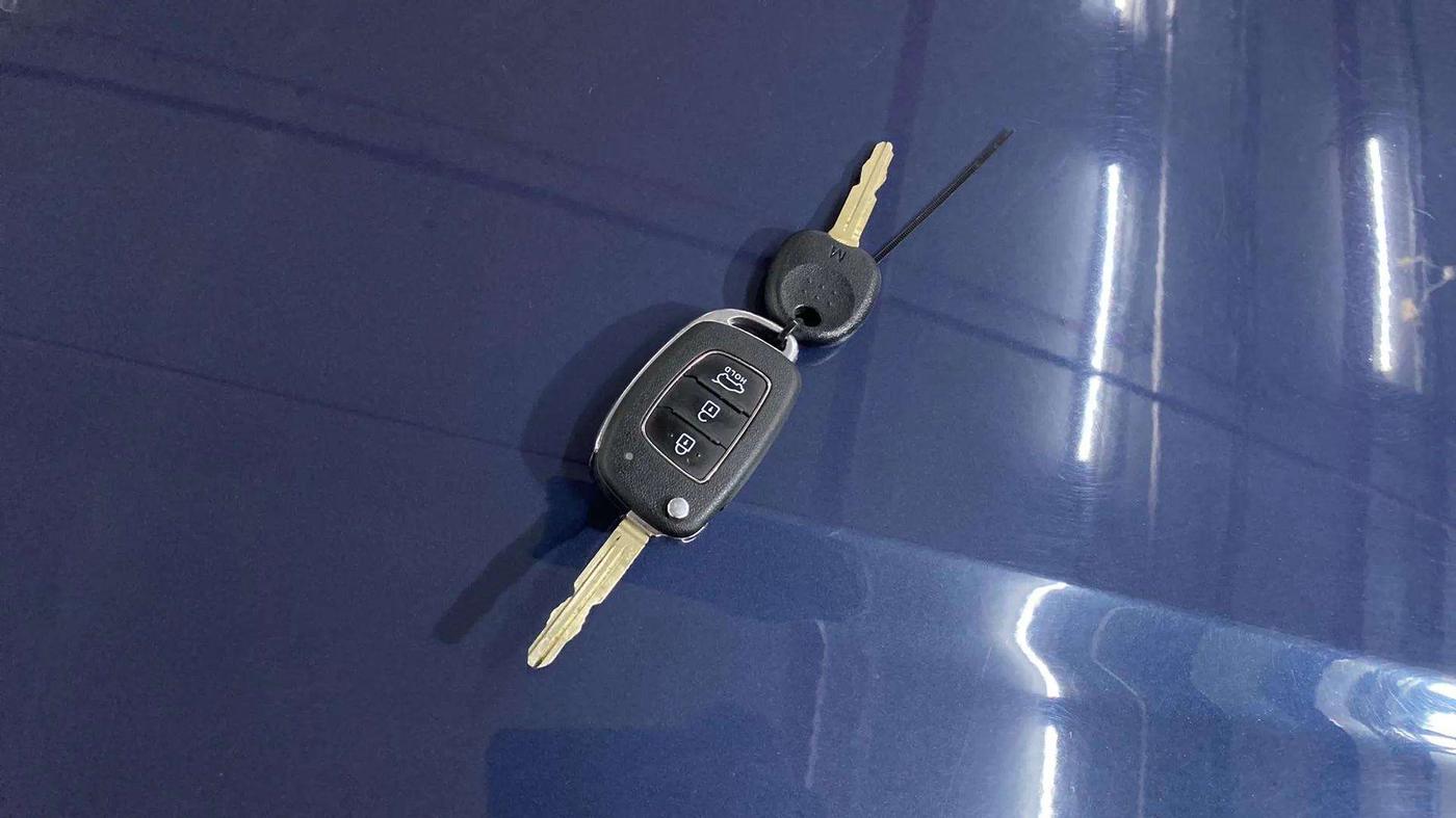 2022 Hyundai VENUE S 1.2, Petrol, Manual, 6,724 km, Key Close Up