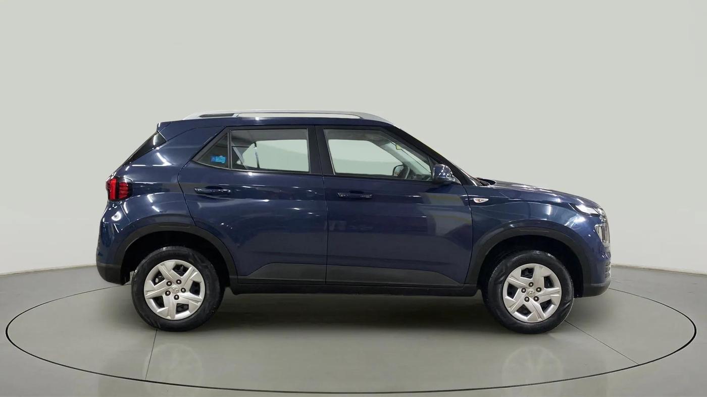 2022 Hyundai VENUE S 1.2, Petrol, Manual, 6,724 km, Right Side View