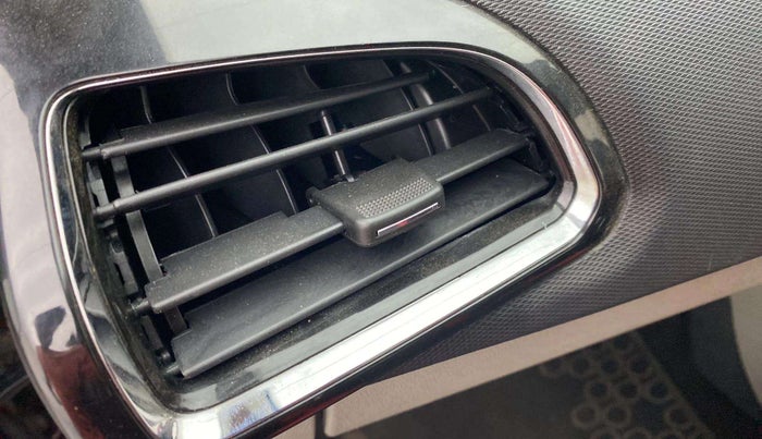 2018 Tata Tiago XZ PETROL, Petrol, Manual, 42,415 km, AC Unit - Front vent has minor damage