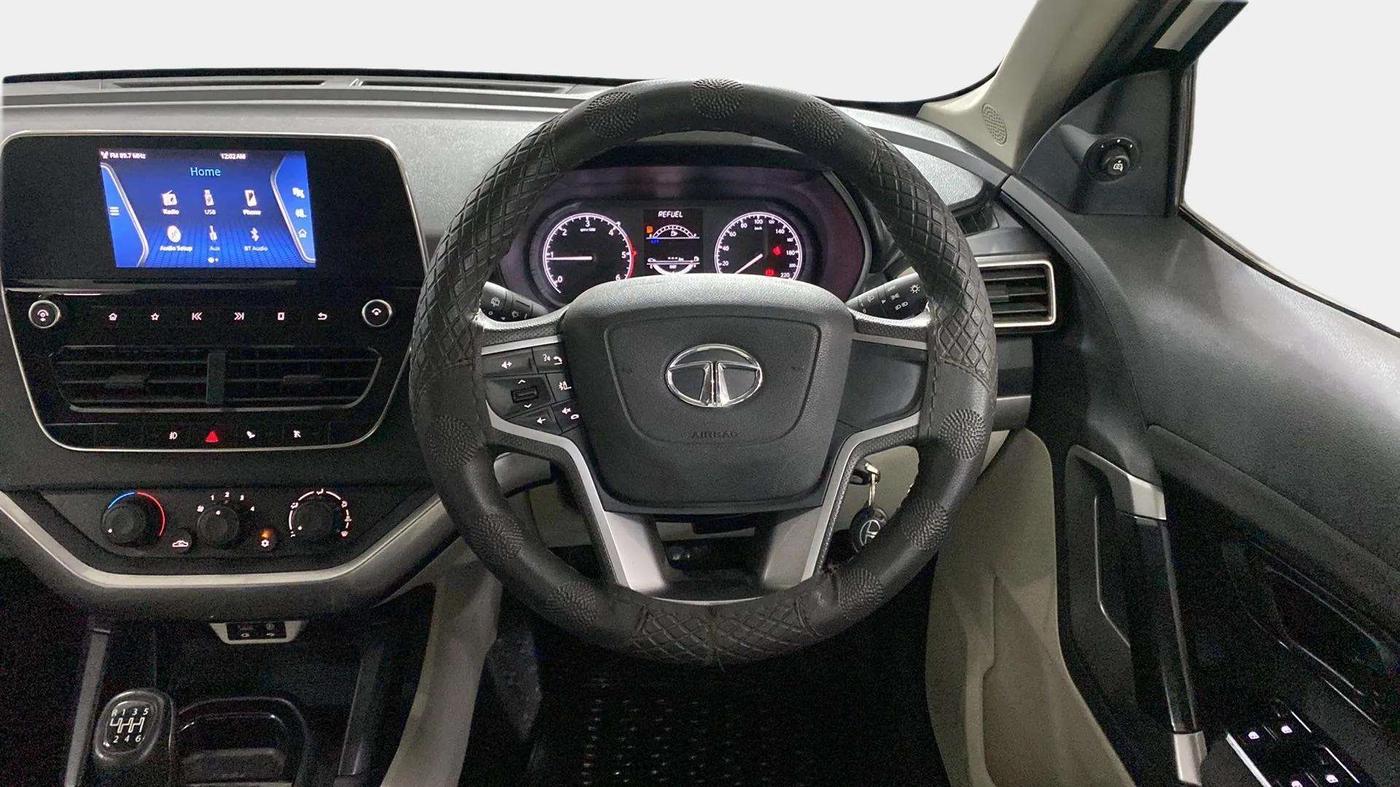 2022 Tata Safari XM, Diesel, Manual, 33,941 km, Steering Wheel Close Up