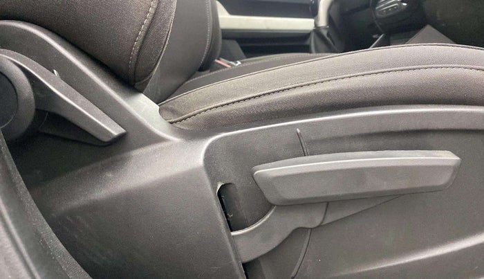2022 Tata PUNCH CREATIVE  1.2 RTN DUAL TONE, Petrol, Manual, 31,002 km, Driver Side Adjustment Panel