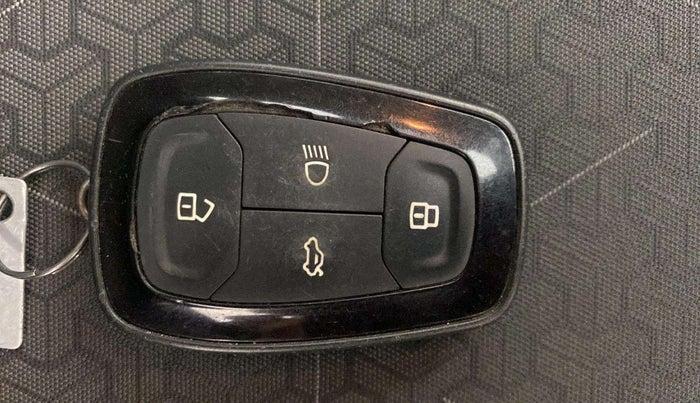 2022 Tata PUNCH CREATIVE  1.2 RTN DUAL TONE, Petrol, Manual, 31,002 km, Key Close Up