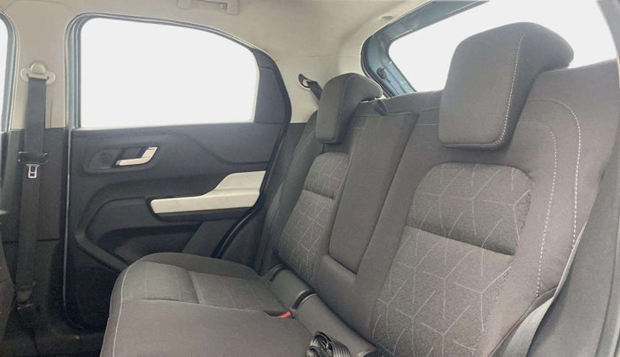 2022 Tata PUNCH CREATIVE  1.2 RTN DUAL TONE, Petrol, Manual, 31,002 km, Right Side Rear Door Cabin