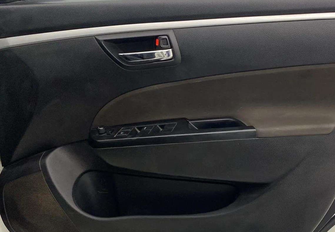 2017 Maruti Swift VXI O, Petrol, Manual, 38,470 km, Driver Side Door Panels Control