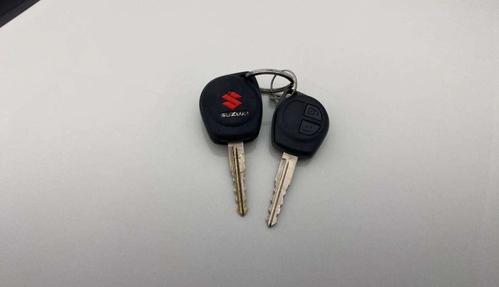 2017 Maruti Swift VXI O, Petrol, Manual, 38,470 km, Key Close Up