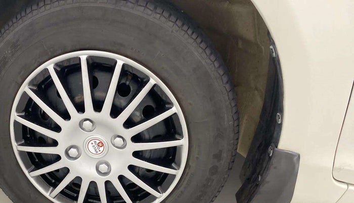 2017 Maruti Swift VXI O, Petrol, Manual, 38,470 km, Left front tyre - Minor crack