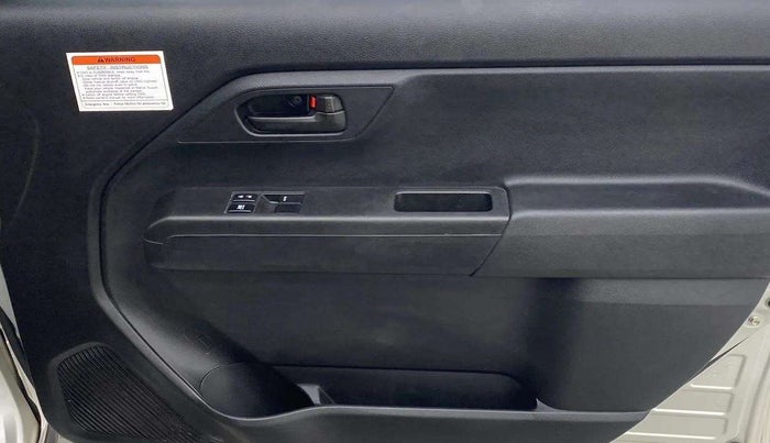 2019 Maruti New Wagon-R LXI CNG 1.0, CNG, Manual, 32,192 km, Driver Side Door Panels Control