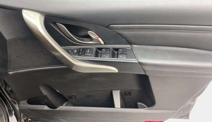 2018 Mahindra XUV500 W11 AT, Diesel, Automatic, 22,400 km, Driver Side Door Panels Control