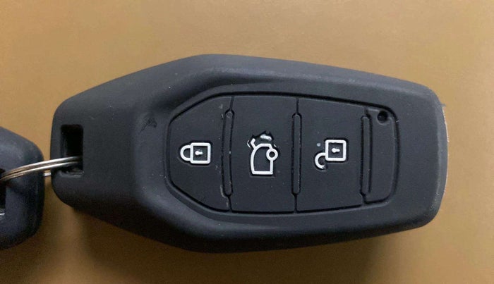 2018 Mahindra XUV500 W11 AT, Diesel, Automatic, 22,400 km, Lock system - Keyless sensor not working