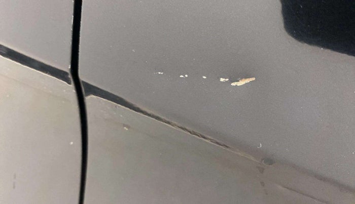 2018 Mahindra XUV500 W11 AT, Diesel, Automatic, 22,400 km, Rear left door - Slight discoloration