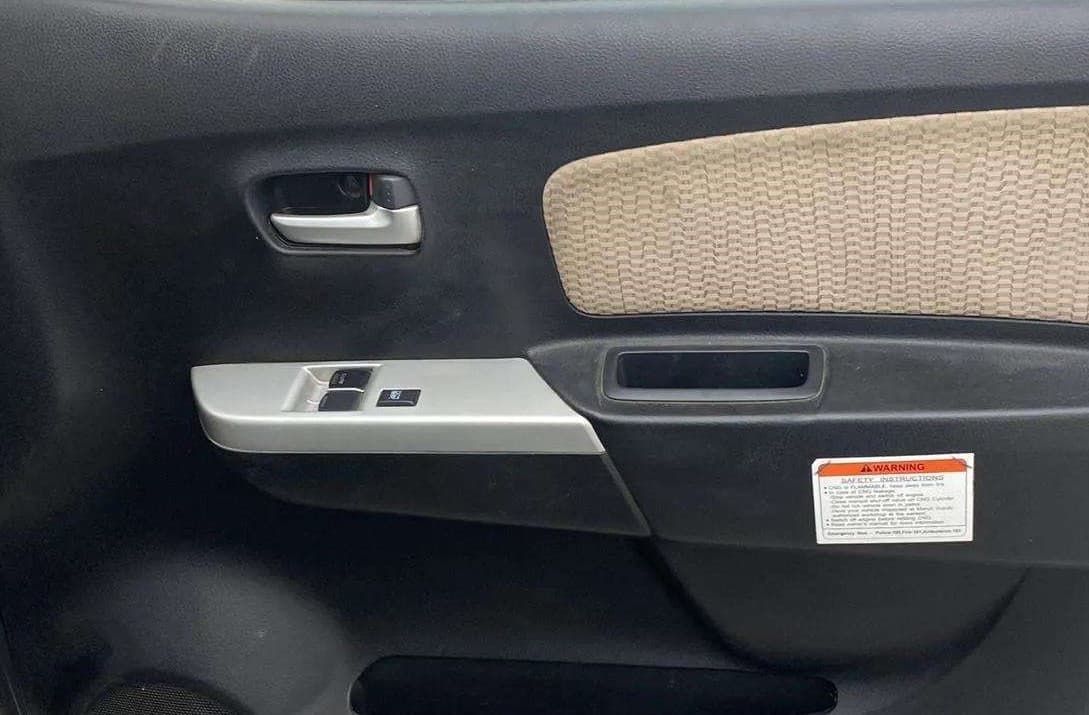 2017 Maruti Wagon R 1.0 LXI CNG, CNG, Manual, 44,080 km, Driver Side Door Panels Control