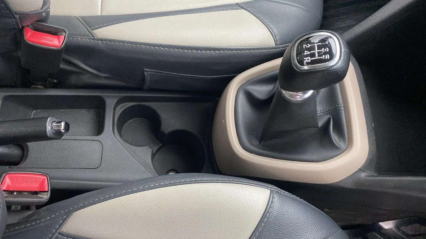 2017 Hyundai Grand i10 SPORTZ (O) 1.2 KAPPA VTVT, Petrol, Manual, 59,356 km, Gear Lever