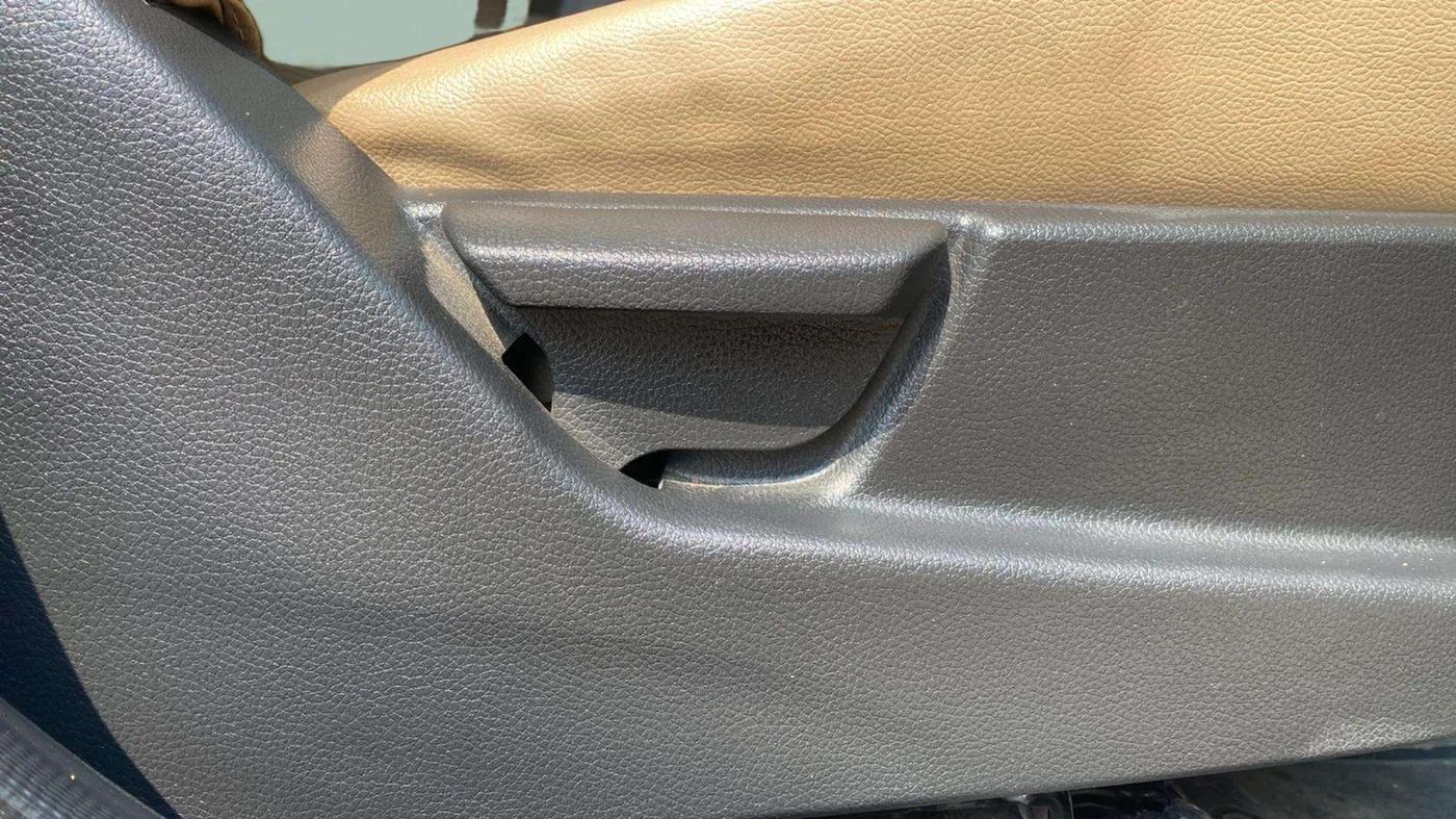 2018 Hyundai Eon ERA PLUS (O), Petrol, Manual, 22,145 km, Driver Side Adjustment Panel
