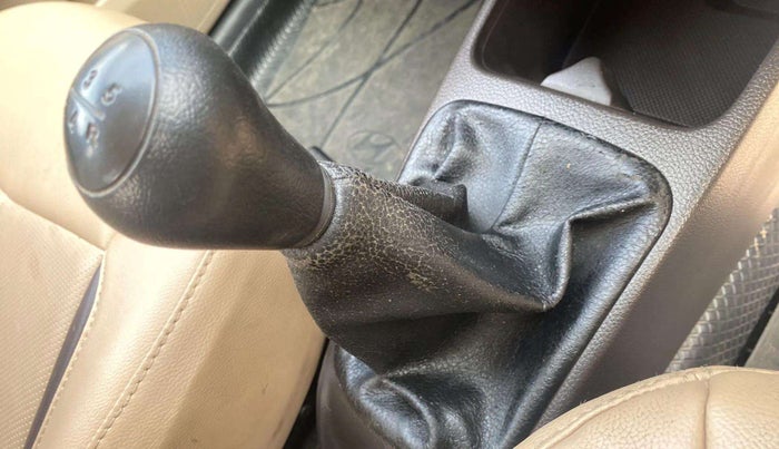 2018 Hyundai Eon ERA PLUS (O), Petrol, Manual, 22,145 km, Gear lever - Boot cover slightly torn