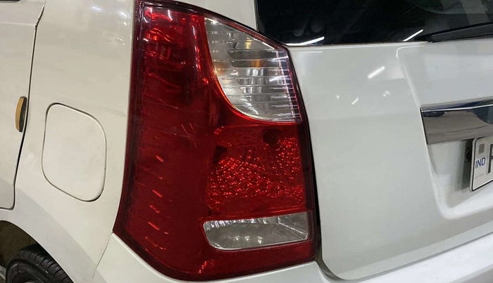 2015 Maruti Wagon R 1.0 VXI, Petrol, Manual, 86,566 km, Left tail light - Minor damage