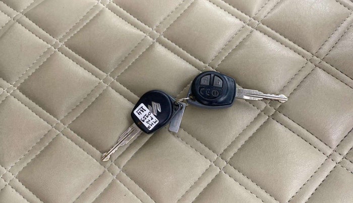 2016 Maruti Ciaz VXI, CNG, Manual, 49,410 km, Key Close Up