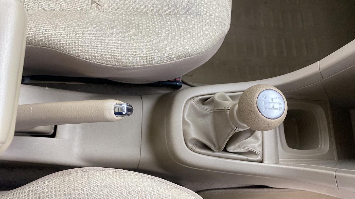2014 Maruti Swift Dzire VXI, Petrol, Manual, 71,200 km, Gear Lever