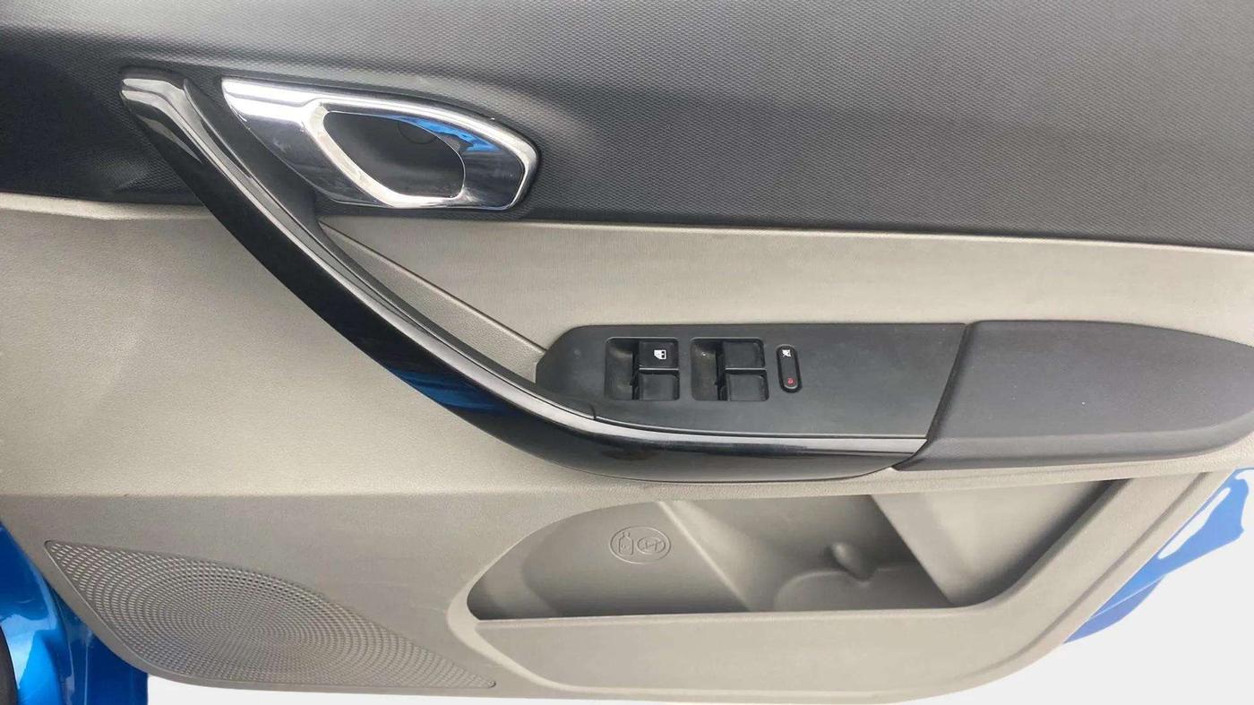 2019 Tata Tiago XZA PLUS PETROL, Petrol, Automatic, 71,084 km, Driver Side Door Panels Control