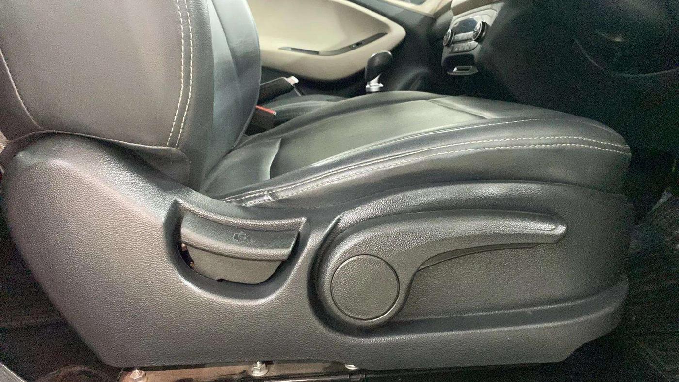 2016 Hyundai Elite i20 ASTA 1.2, Petrol, Manual, 45,223 km, Driver Side Adjustment Panel
