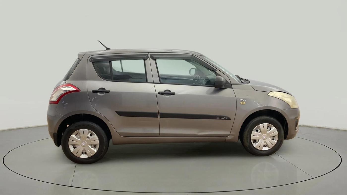2015 Maruti Swift LXI, Petrol, Manual, 17,141 km, Right Side View