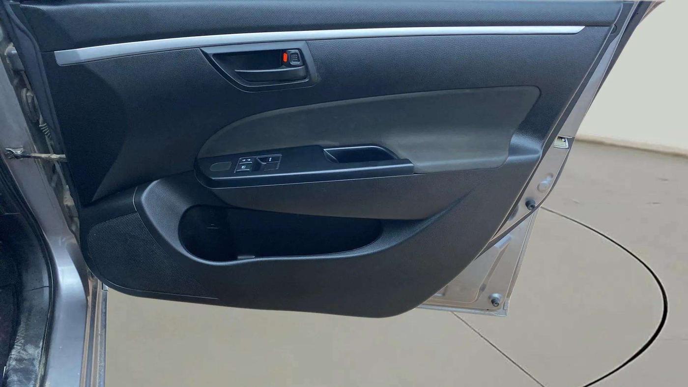 2015 Maruti Swift LXI, Petrol, Manual, 17,141 km, Driver Side Door Panels Control
