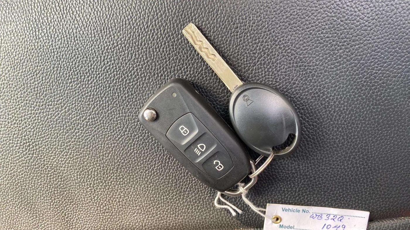 2021 Tata ALTROZ XE PETROL, Petrol, Manual, 5,412 km, Key Close Up