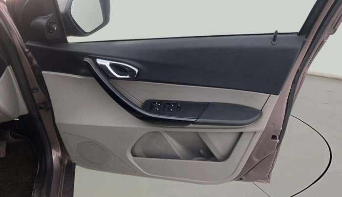 2016 Tata Tiago XZ PETROL, Petrol, Manual, 82,558 km, Driver Side Door Panels Control