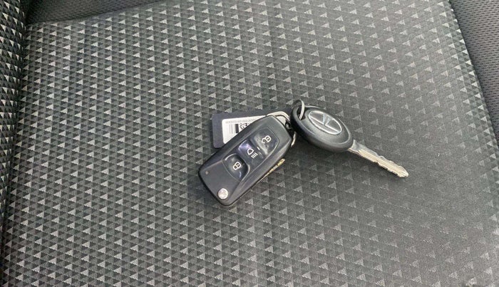 2016 Tata Tiago XZ PETROL, Petrol, Manual, 82,558 km, Key Close Up