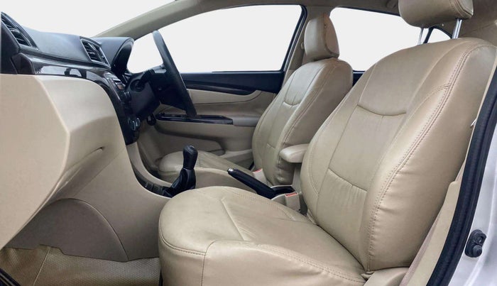 2016 Maruti Ciaz VXI (O), Petrol, Manual, 40,600 km, Right Side Front Door Cabin
