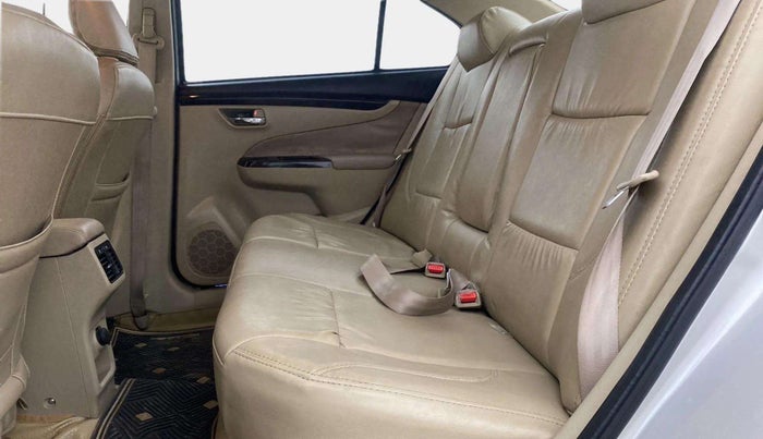 2016 Maruti Ciaz VXI (O), Petrol, Manual, 40,600 km, Right Side Rear Door Cabin